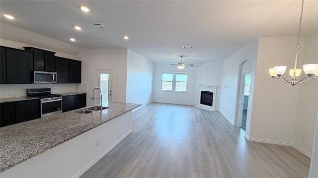 Building Photo - 631 Maverick St