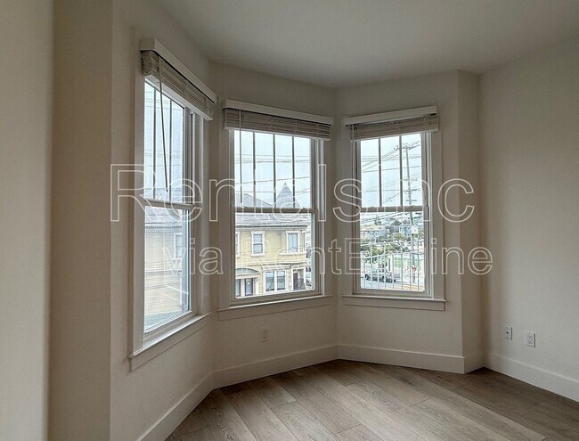 Building Photo - 1452 Castro St