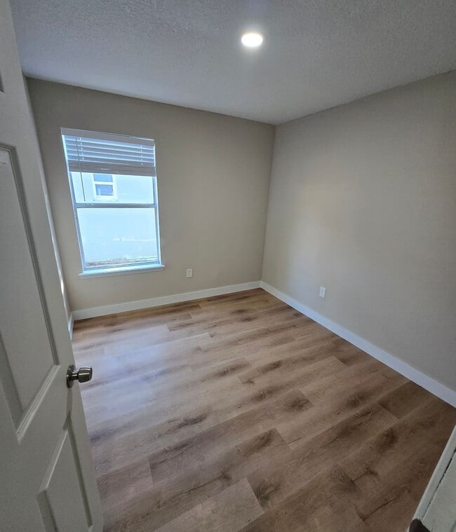 Building Photo - Charming and Newly Renovated 3BR 2BA Home in Jacksonville