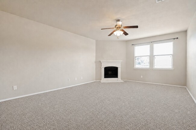 Building Photo - 1305 Lone Pine Dr