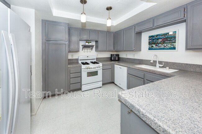 Building Photo - 25146 Steinbeck Ave