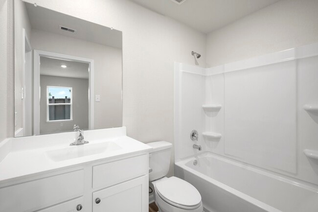 Building Photo - 15871 Berry Hl Dr