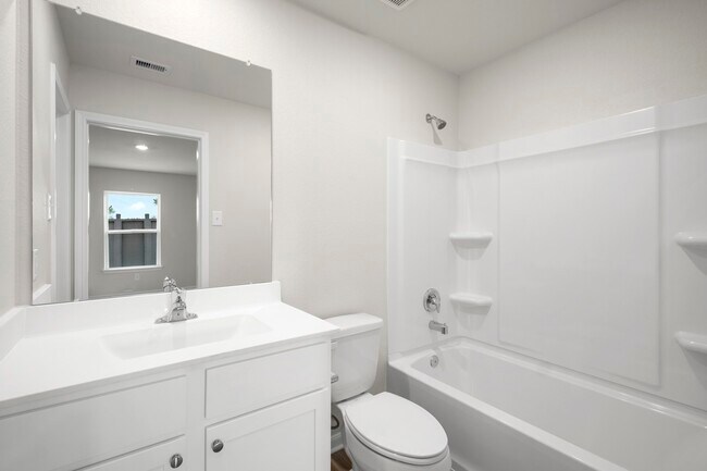 Building Photo - 16475 Honeysuckle Hl Dr
