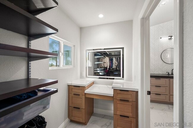 Building Photo - 376 Canyon Ridge Dr
