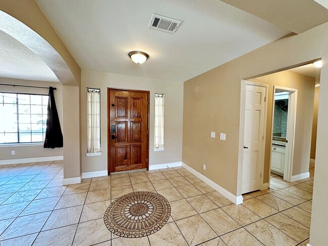 Building Photo - Green Valley Luxury Single Story: Pool, Putting Green, & 4 Bedrooms