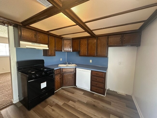 Building Photo - 3 bed, 1 bath, 1 car garage