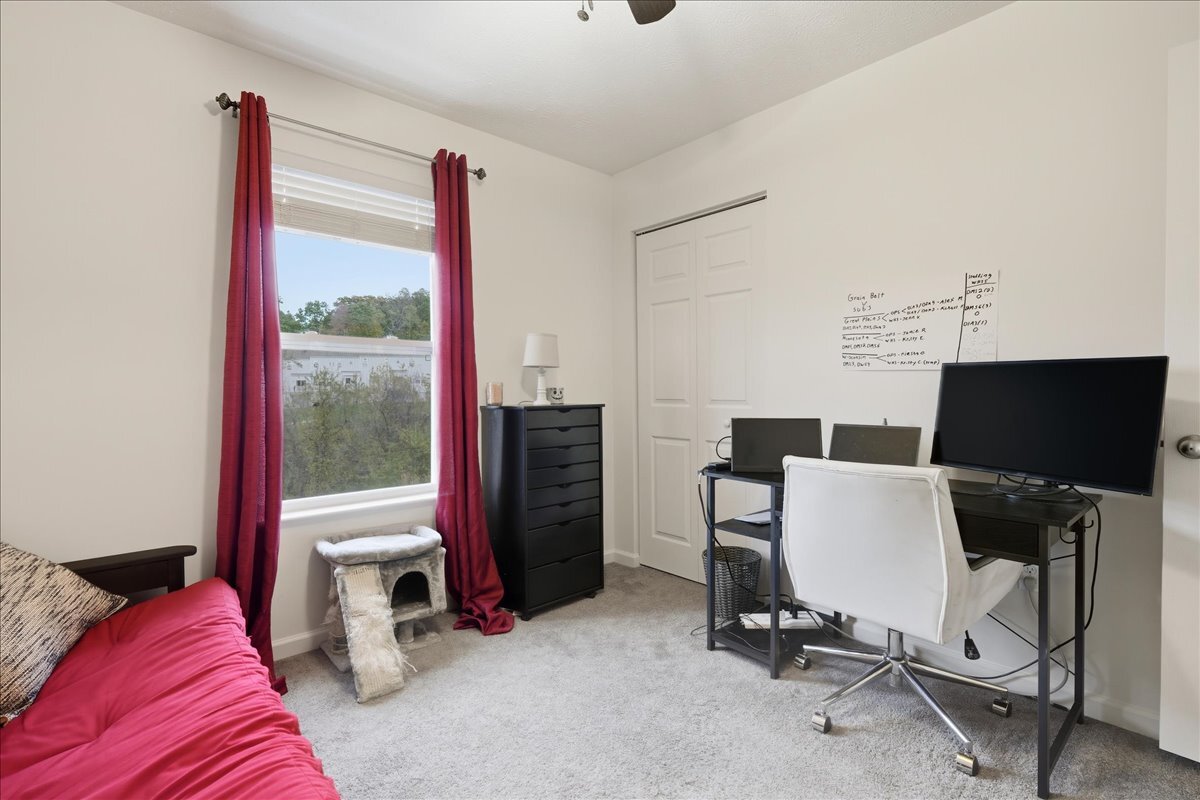 Building Photo - 1501 Canterbury Dr