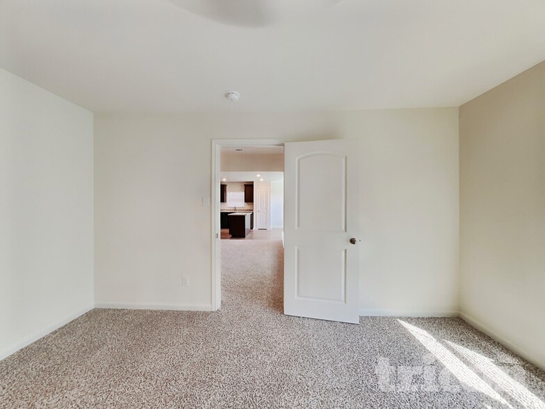 Building Photo - 123 Switchback Hl Rd