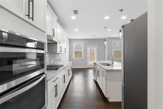 Building Photo - 204 Cardinal ln