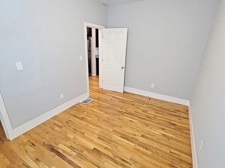 Building Photo - 39 Pinckney St