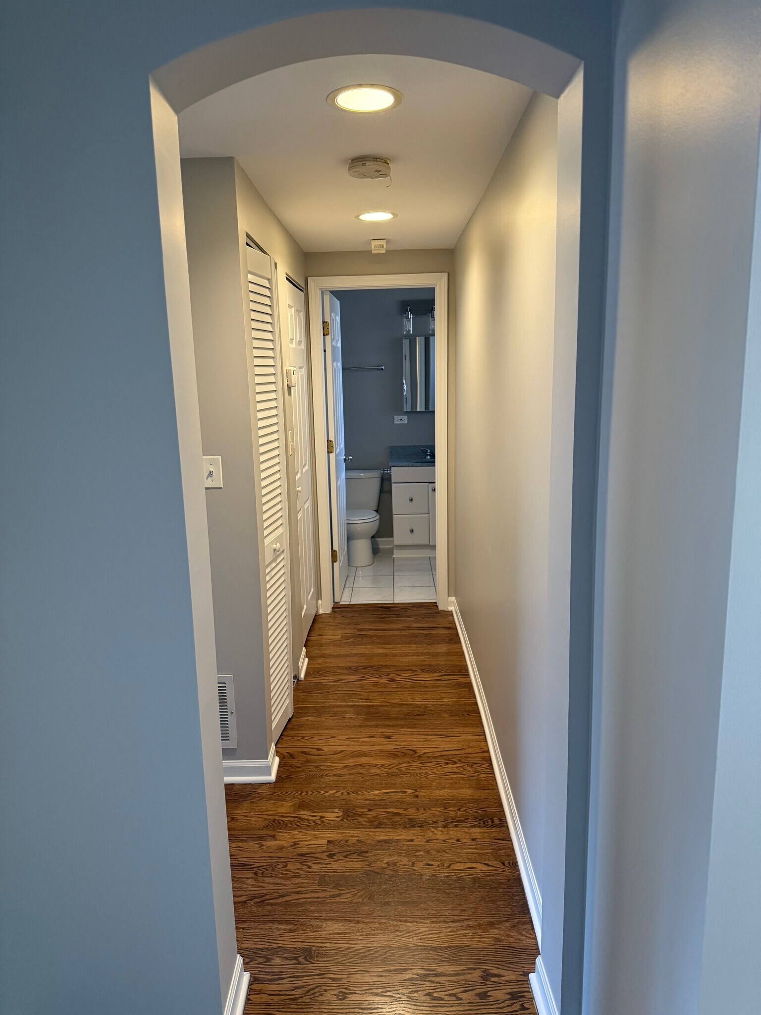 Building Photo - 4911 N Wolcott Ave