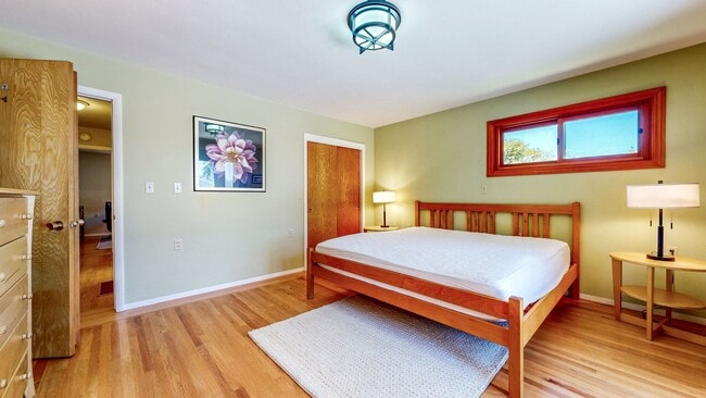 Building Photo - 4560 Sullivan Ct