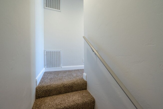 Building Photo - Fully Remodeled Townhome in the Heart of D...