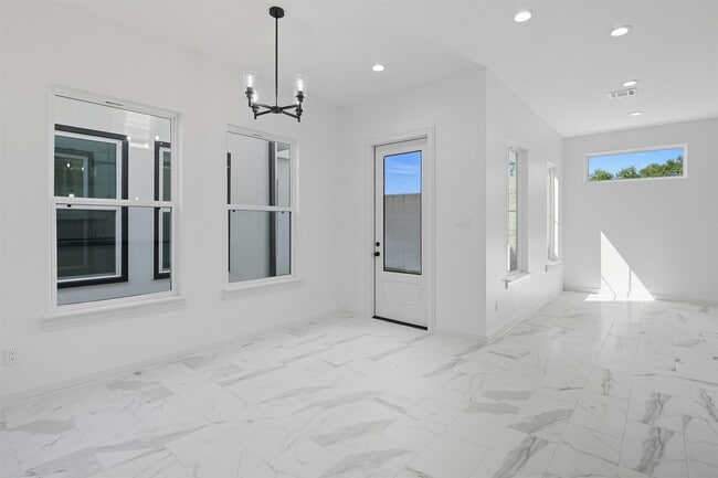 Building Photo - 2924 El Fenice Ln