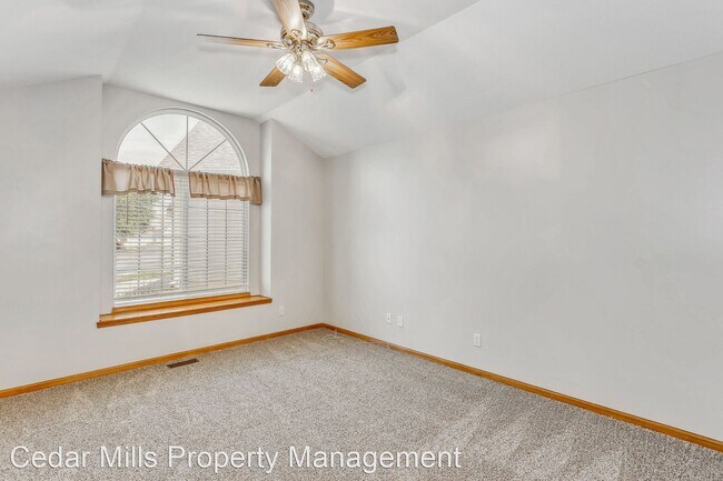 Building Photo - 4 br, 3 bath House - 1950 S Webb #117