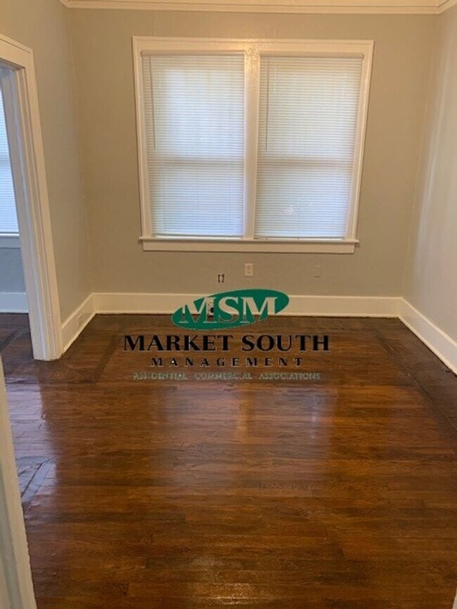 Building Photo - ~~~~NEW ON THE MARKET~~ 38th Street Cottage!!!