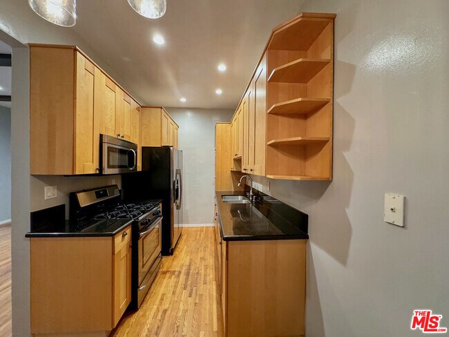 Building Photo - 340 N Oakhurst Dr