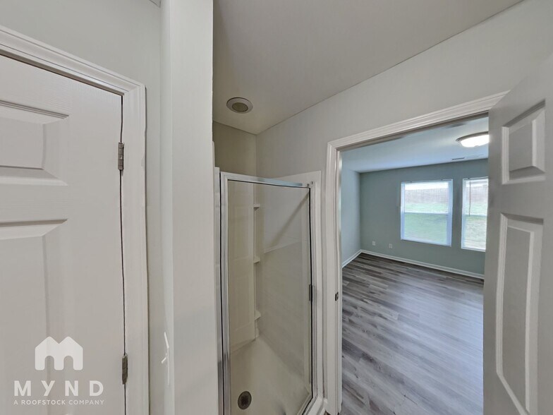 Building Photo - 6108 Fazenda Drive