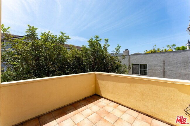 Building Photo - 2311 Schader Dr