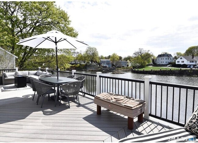 Building Photo - 285 East Ave