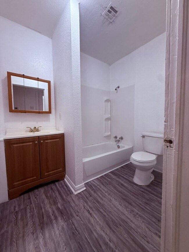 Building Photo - Affordable Three Bedroom Two Bath Home
