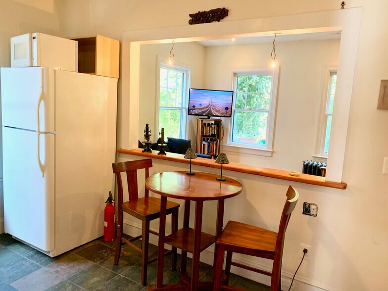 Building Photo - 2258 Cathedral Ave NW