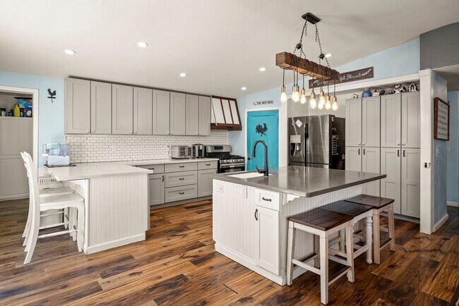 Building Photo - 2072 Lonnie Ln