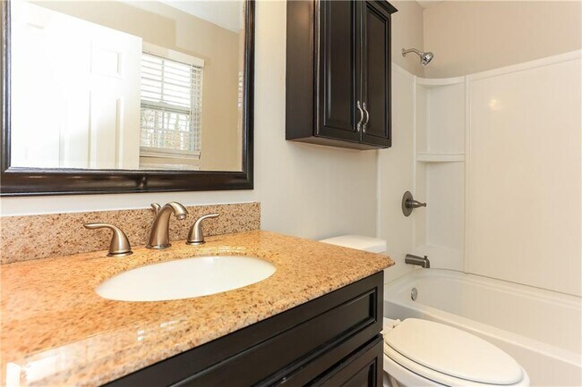 Building Photo - 4981 Galbraith Cir