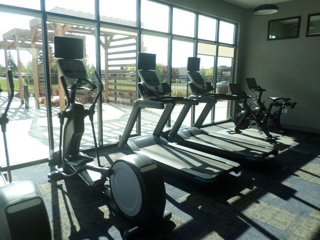 Building Photo - 6935 70th Ct