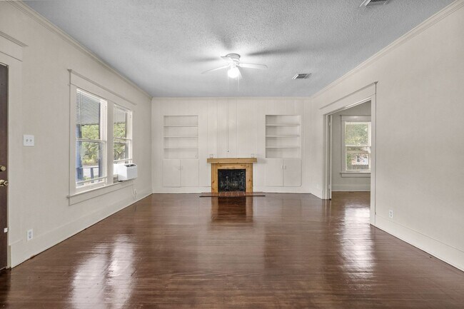 Building Photo - 2 11th Ave N
