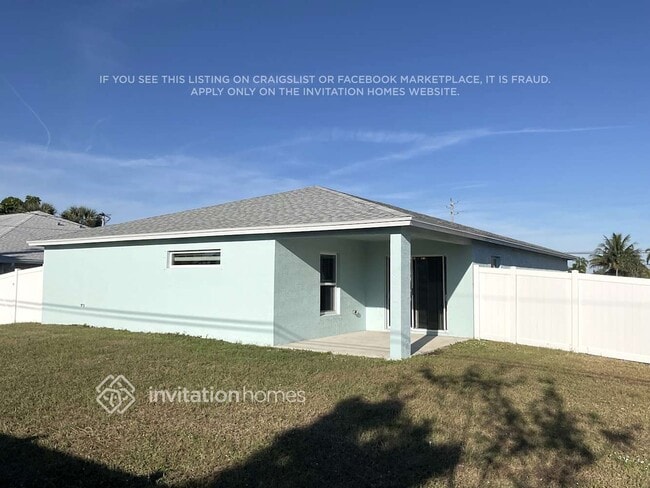 Building Photo - 886 SW Del Rio Blvd