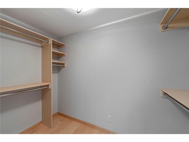Building Photo - 2885 Knox Ave S