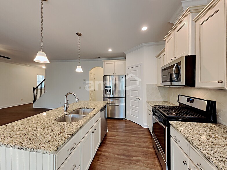 Building Photo - 756 Varina Ln