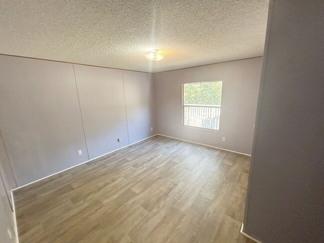 Building Photo - Mobile Home for Rent