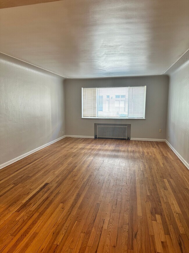 Building Photo - 2376 E Iliff Ave