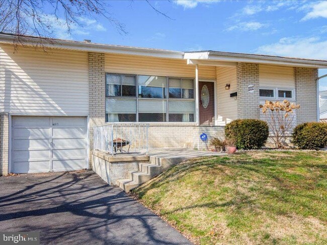 Building Photo - 437 Haywood Rd