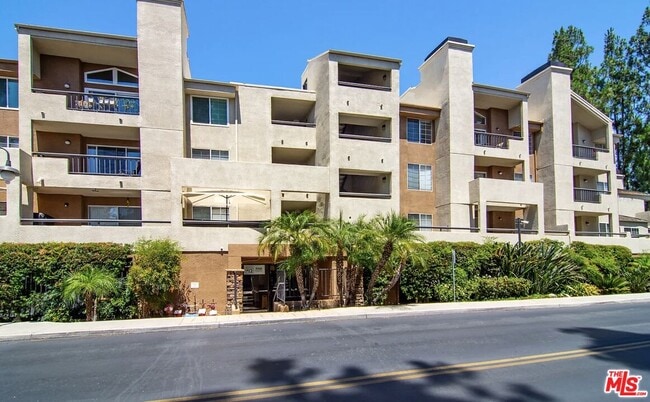 Building Photo - 5545 Canoga Ave