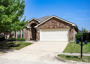 Building Photo - 2048 Lake Trail Dr