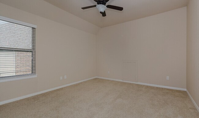 Building Photo - 7 Prism Point Place