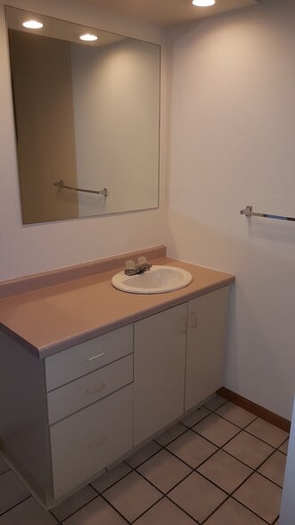 Building Photo - 1929 Victory St