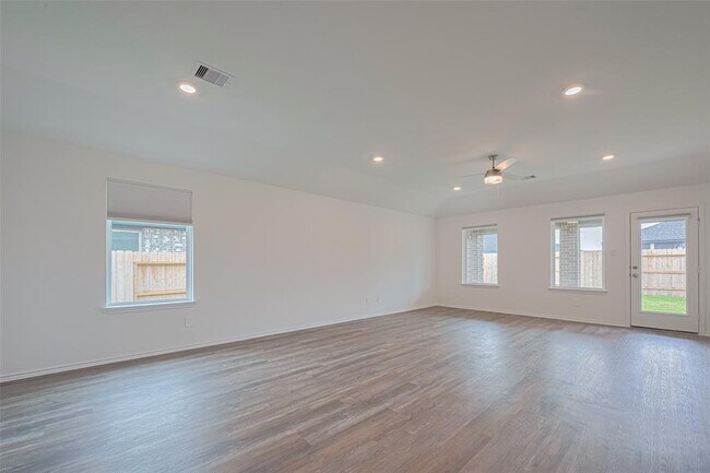 Building Photo - 27306 Sunterra Village Dr