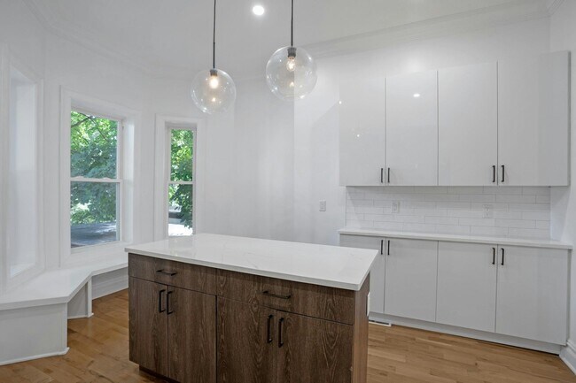Building Photo - 52 Brinkerhoff St