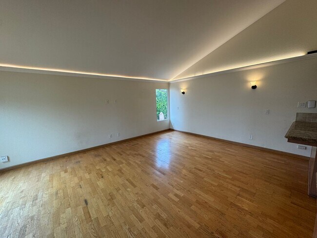 Building Photo - 61 Trinidad Bend
