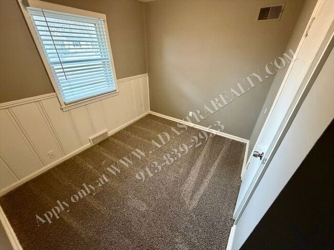 Building Photo - Cozy 3 Bed 1 Bath Home in Raytown-Available NOW!!