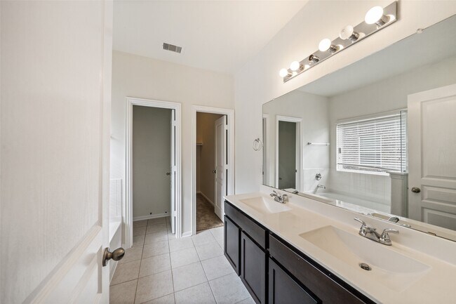 Building Photo - 2516 Pearl Ct