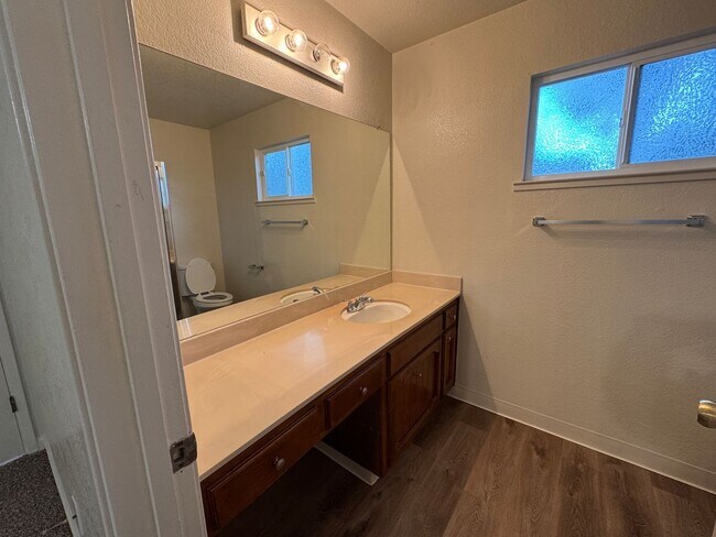 Building Photo - Large Three Bed, Two Bath Home in Stonewood Estates