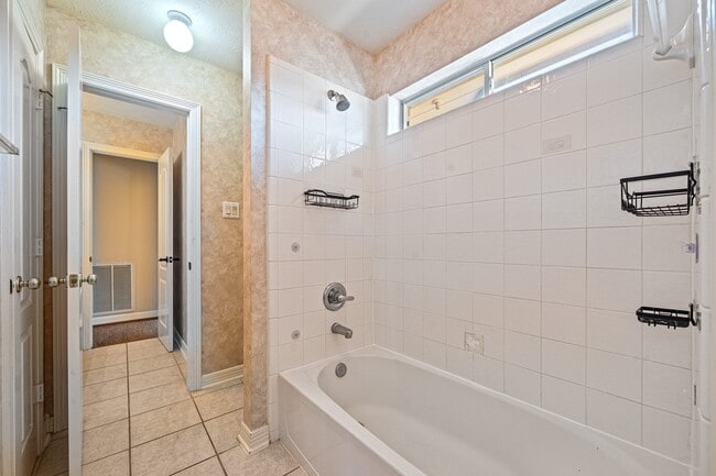 Building Photo - 9306 Lochflora Dr