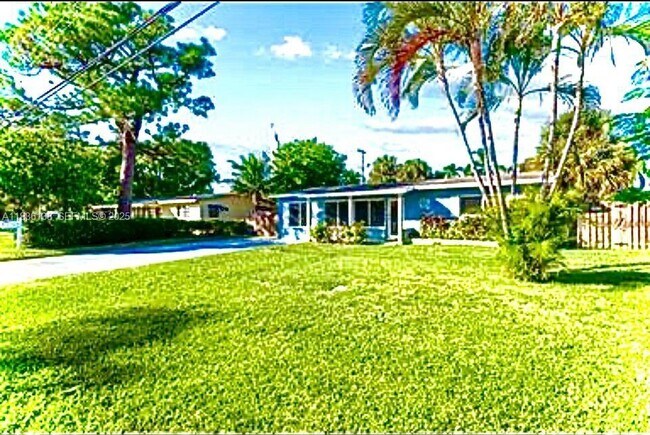 Building Photo - 2233 SE 13th St