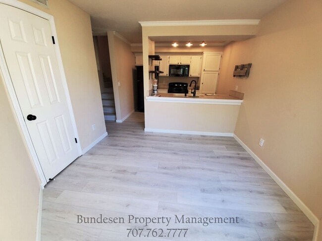 Building Photo - 3048 Yulupa Ave