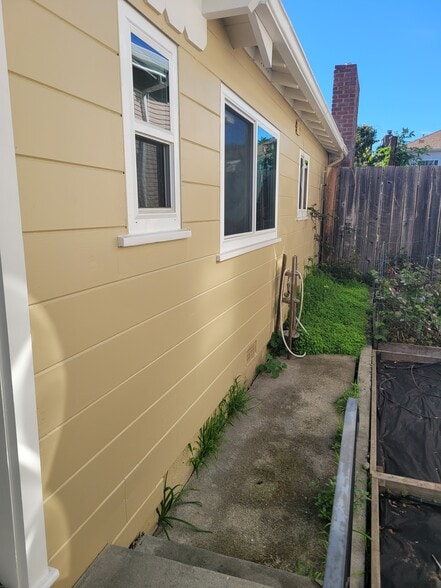 Building Photo - 5363 James Ave